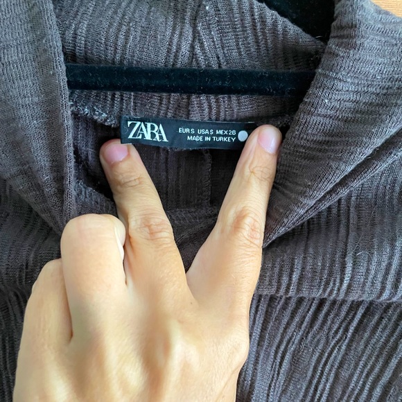 🌞 Pleated Mock-neck Top - Picture 3 of 3
